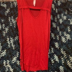 Small Simple Red Tank